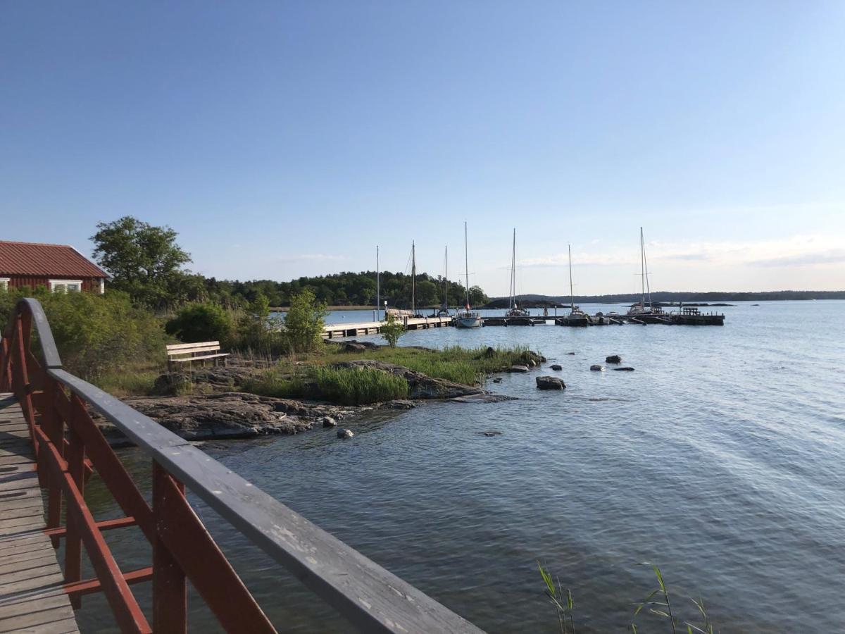 Minihus Med Stor Traedgardstomt Naera Golf Och Hav Villa Trosa Buitenkant foto