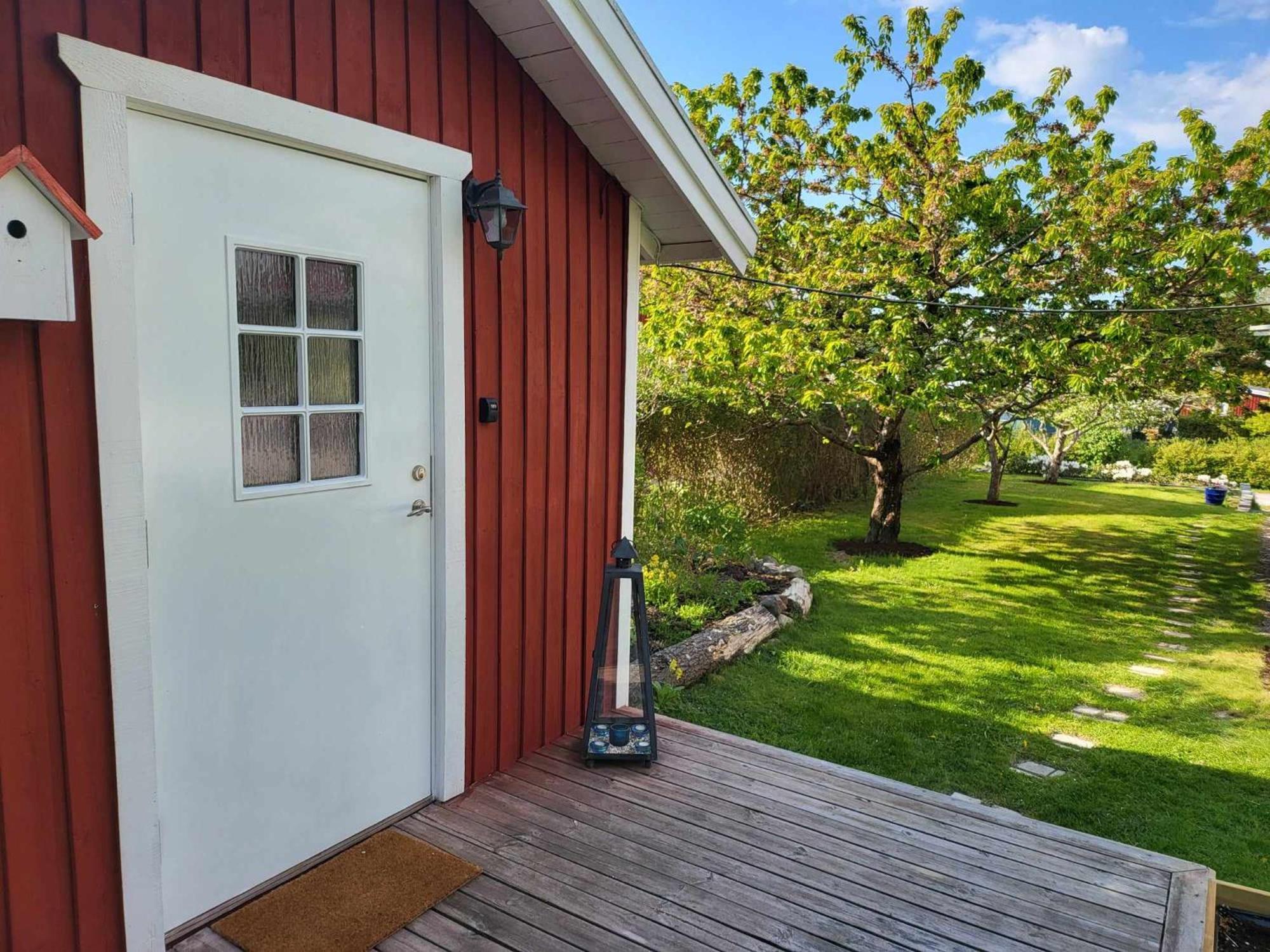 Minihus Med Stor Traedgardstomt Naera Golf Och Hav Villa Trosa Buitenkant foto